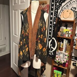 Cupio sweater vest open drape front can be reversed brand and size tag missing